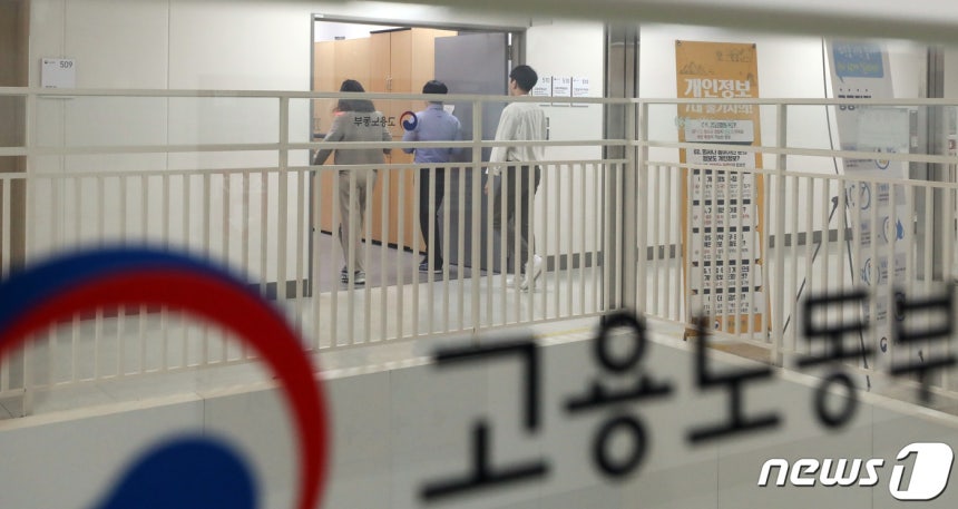 韩国派遣300人以上的企业、转包工人时隔3年跌破100万人