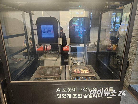 机器人烤肉、做炸酱面…无人厨房时代正在迅速逼近