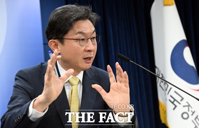 李玉元：“100万亿韩元加阿尔法的市场稳定措施明年将继续实施……必要时，我们将果断实施稳定措施。”