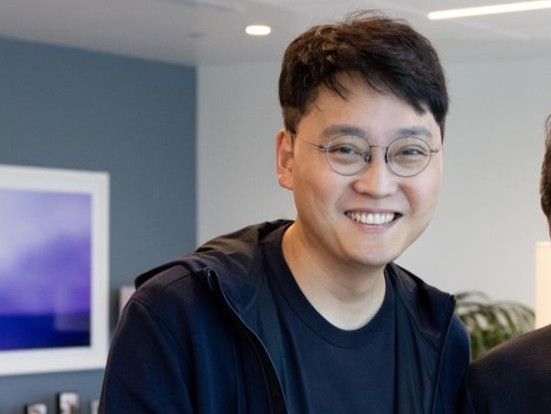 [独家] "愚人节活动再次成为现实"...像传球一样遵守约定的李承健代表