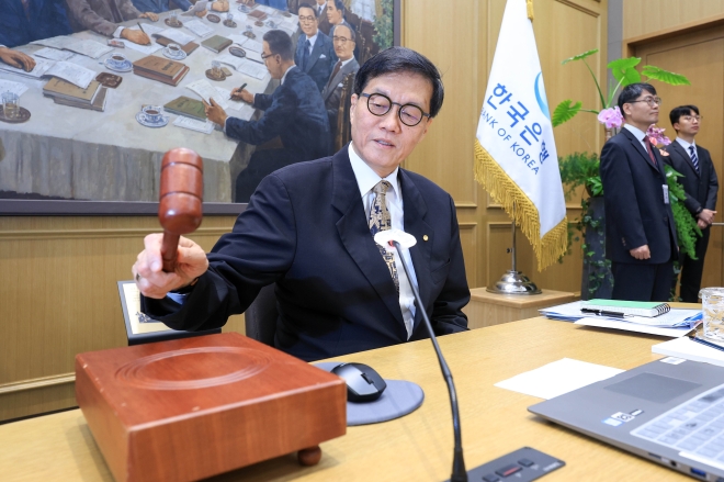 韩国银行冻结2.5%的基准利率 战争引发的"物价、汇率、增长"困境