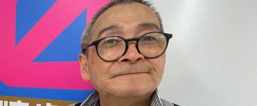 制作耐克新卖场标志的保安